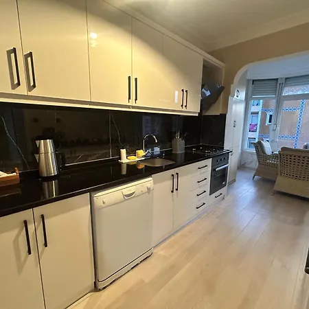 Apartament No 8 *